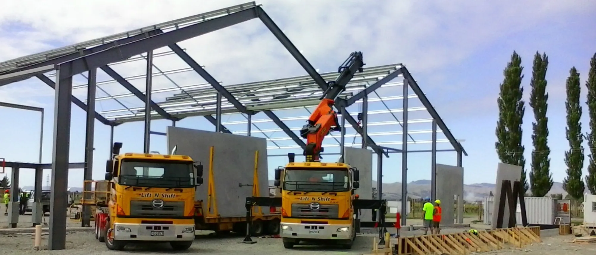Lift N Shift truck mounted cranes, both cab and rear mounted, enable us to provide a specialised service.  One unit does it all – we can lift it, shift it and place it!