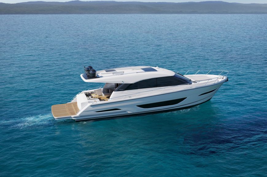 A neutrally balanced weight distribution within the hull creates a well trimmed cruising experience that is capable of planning efficiently at all speeds, and aids visual sightlines from the helm position.