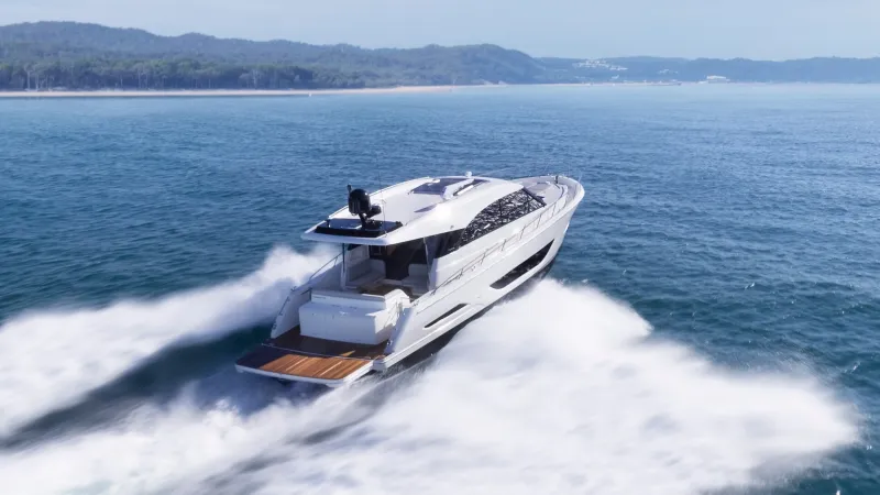 Maritimo S55 Luxury Motor Yacht running