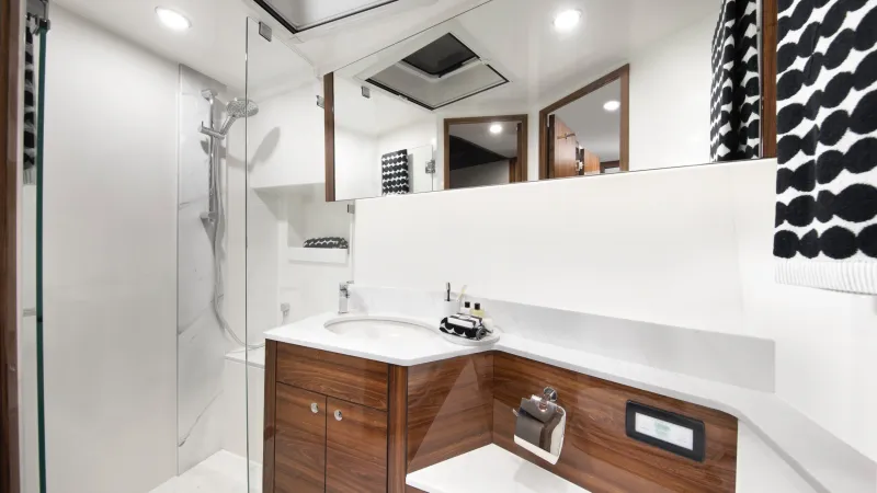 Maritimo S55 Luxury Motor Yacht VIP Ensuite