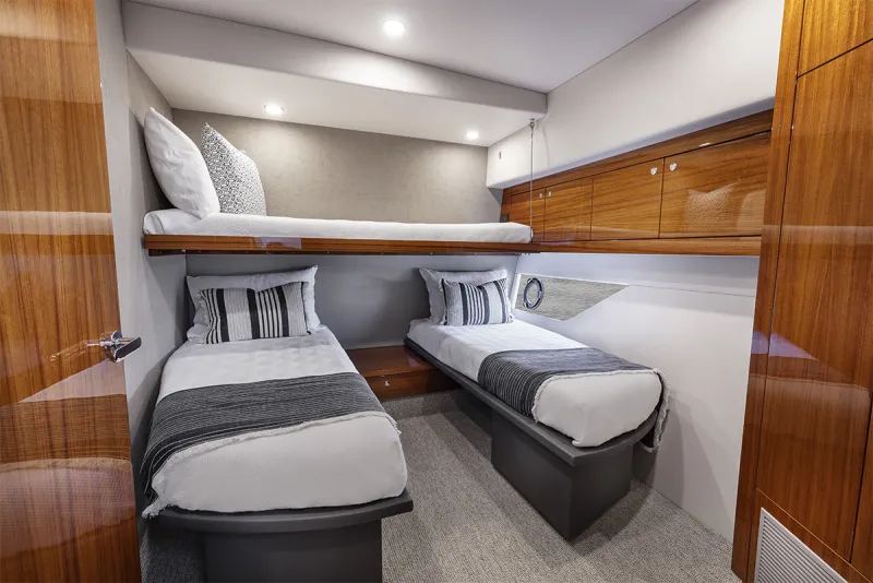 Maritimo M64 VIP cabin