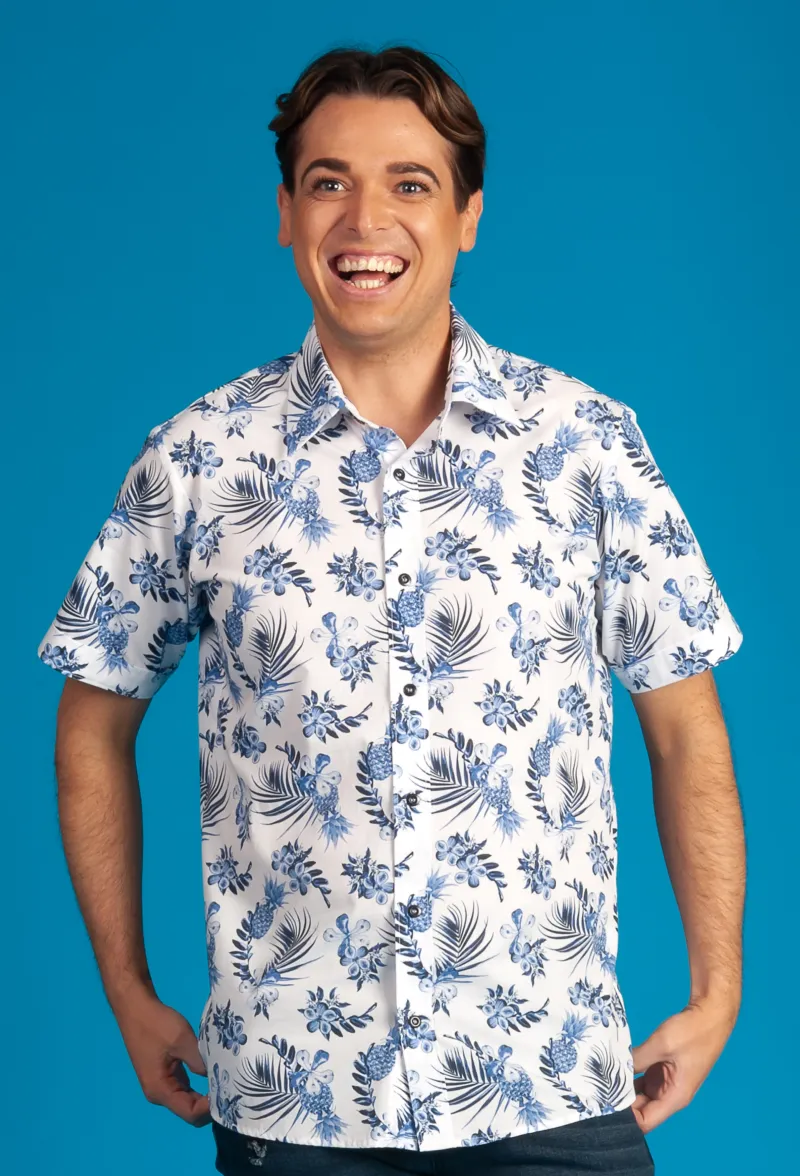 Swaye in our classic Short Sleeve Shirt 'Hawaiian Pineapple'
