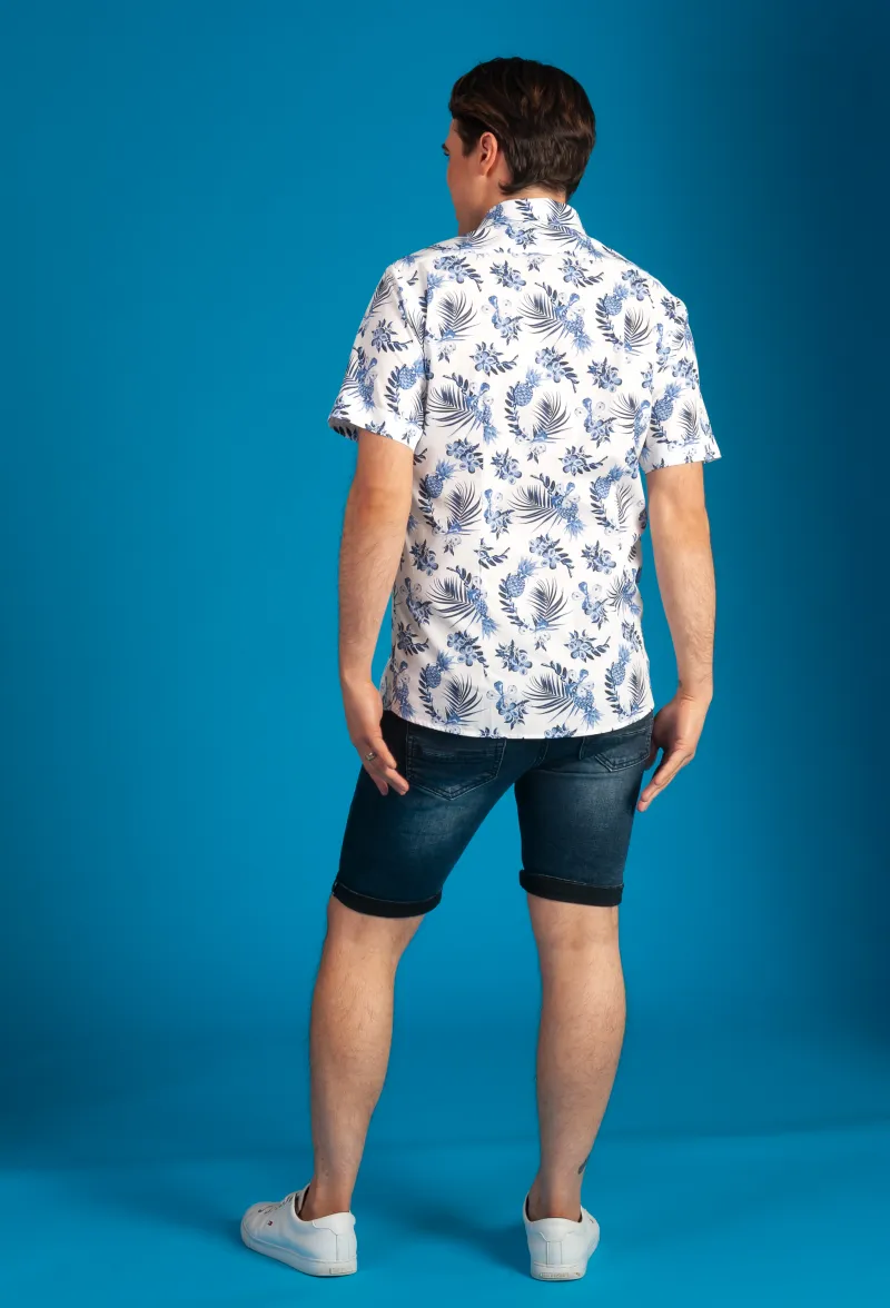 Swaye in our classic Short Sleeve Shirt 'Hawaiian Pineapple'