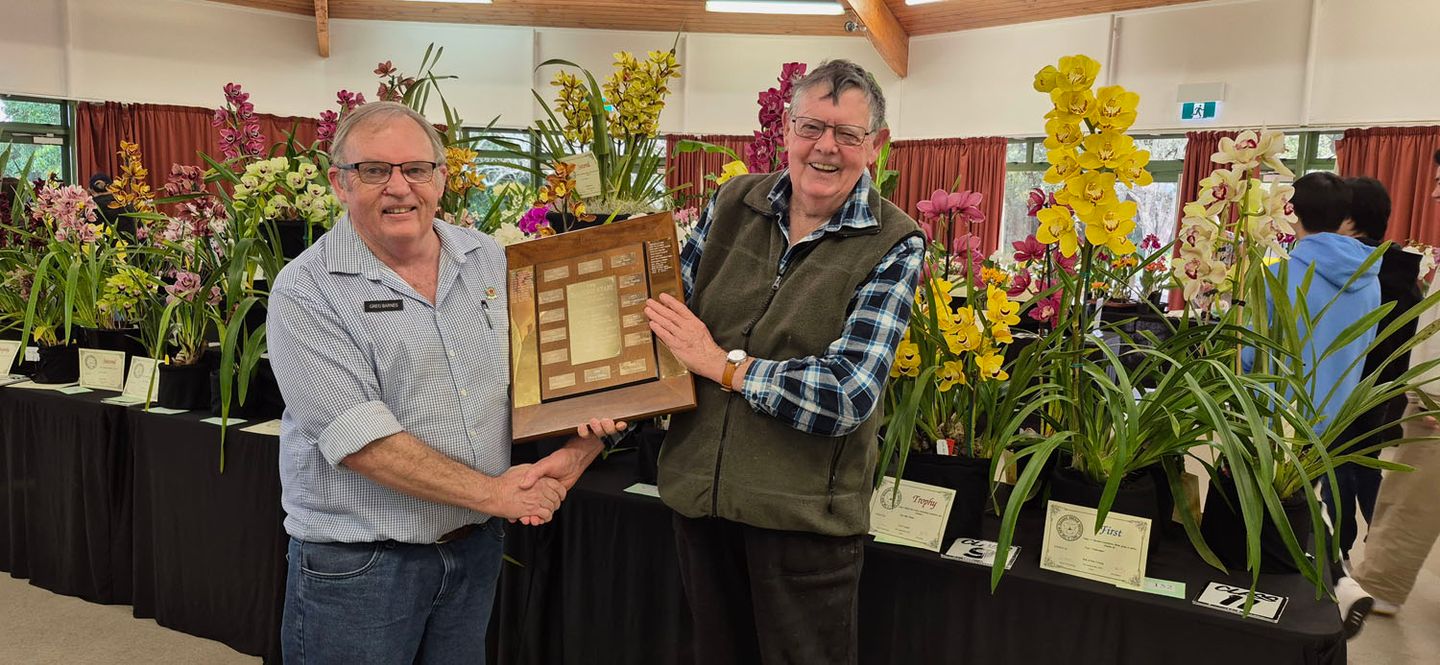 Mike Leaity receiving the Ken Blackman Award in 2025