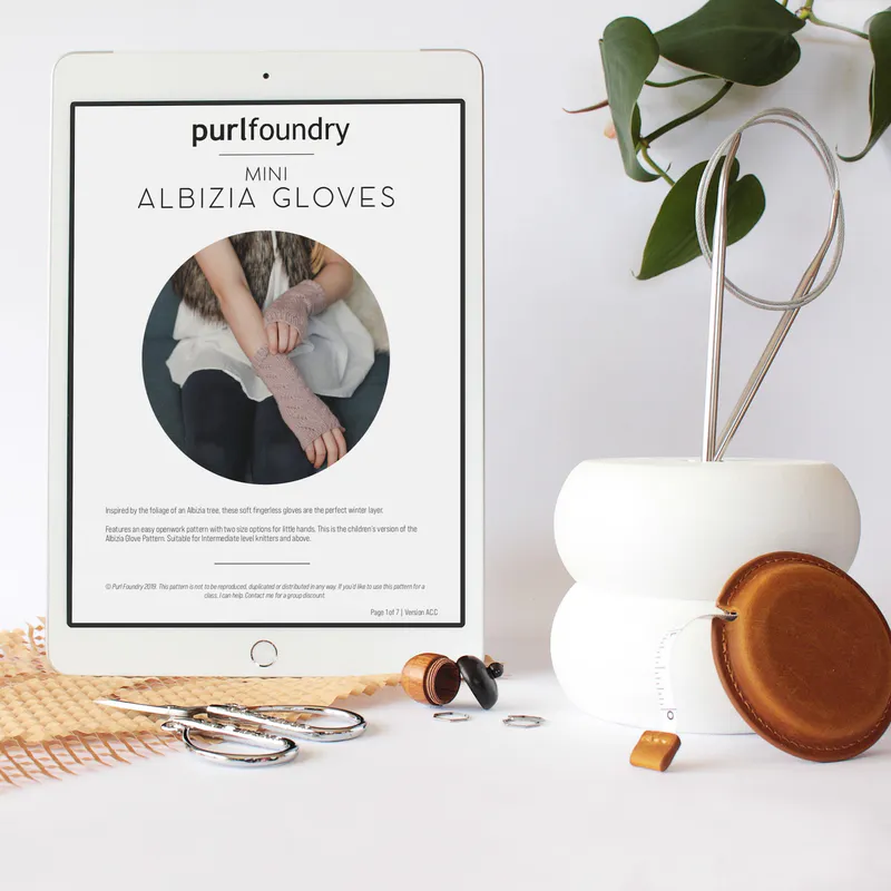 Mini Albizia Gloves PDF pattern on an ipad screen