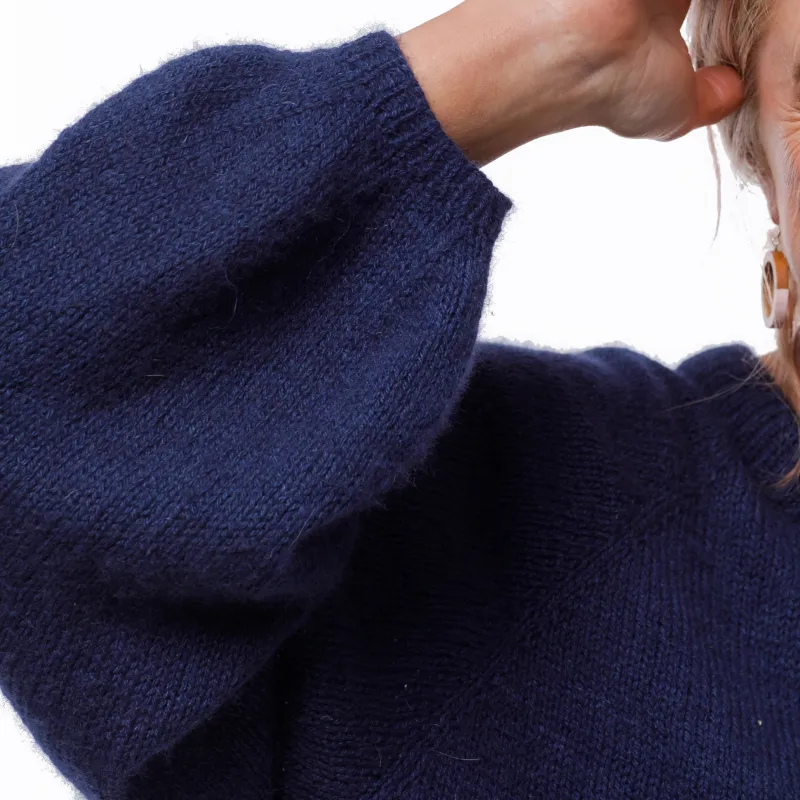 Balloon sleeve sweater cuff