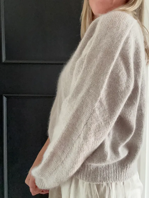 The distinct line on the sleeve of the Ridgeline Sweater runs from the neckline to the cuff.