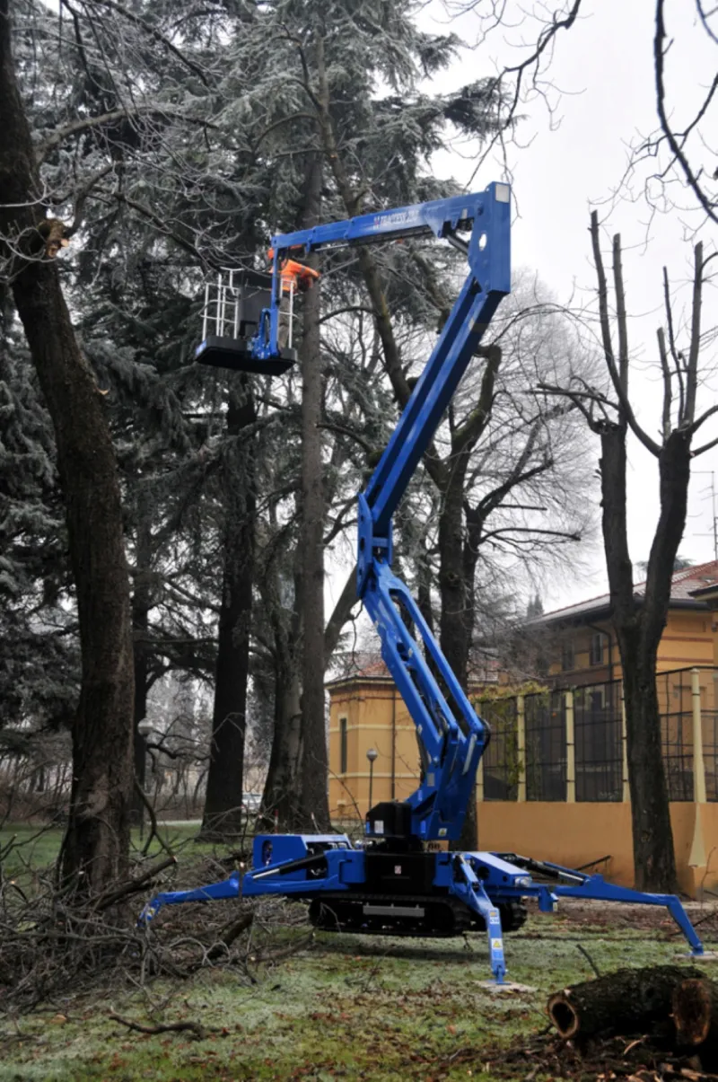 23m Tracked Articulating Spider Boom Lift for hire at Safe Hire