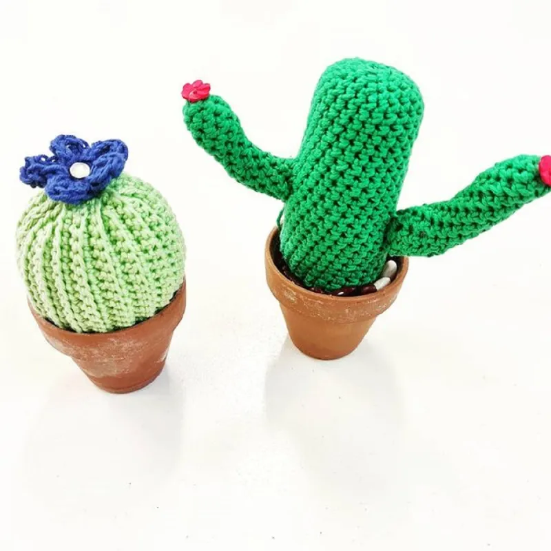 crochet cactus and succulent in terracotta pots